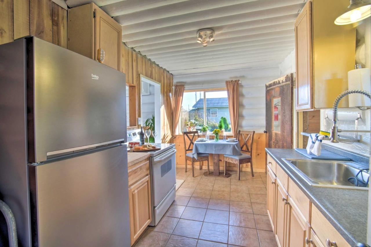 Unique Dog-Friendly Log Cabin Short Walk To Ocean Crescent City Esterno foto
